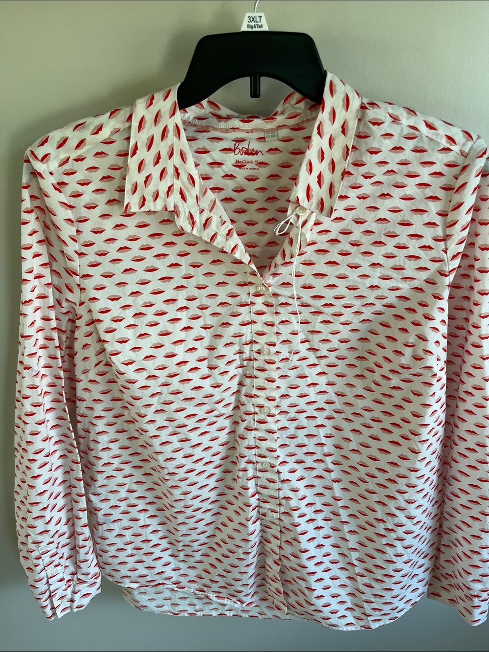 Boden lip print classic collared button down shirt size US 18